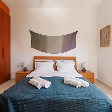 Large Near Potamos Apartman *