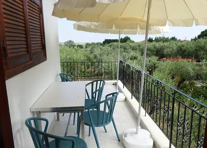 Large Near Potamos Apartman