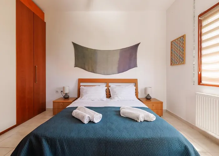 Large Near Potamos Apartman *